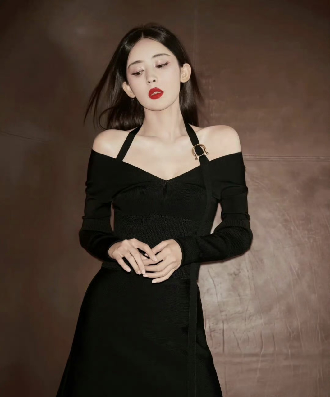 百家新收益# 古力娜扎这锁骨好看,气质颜值拉满.