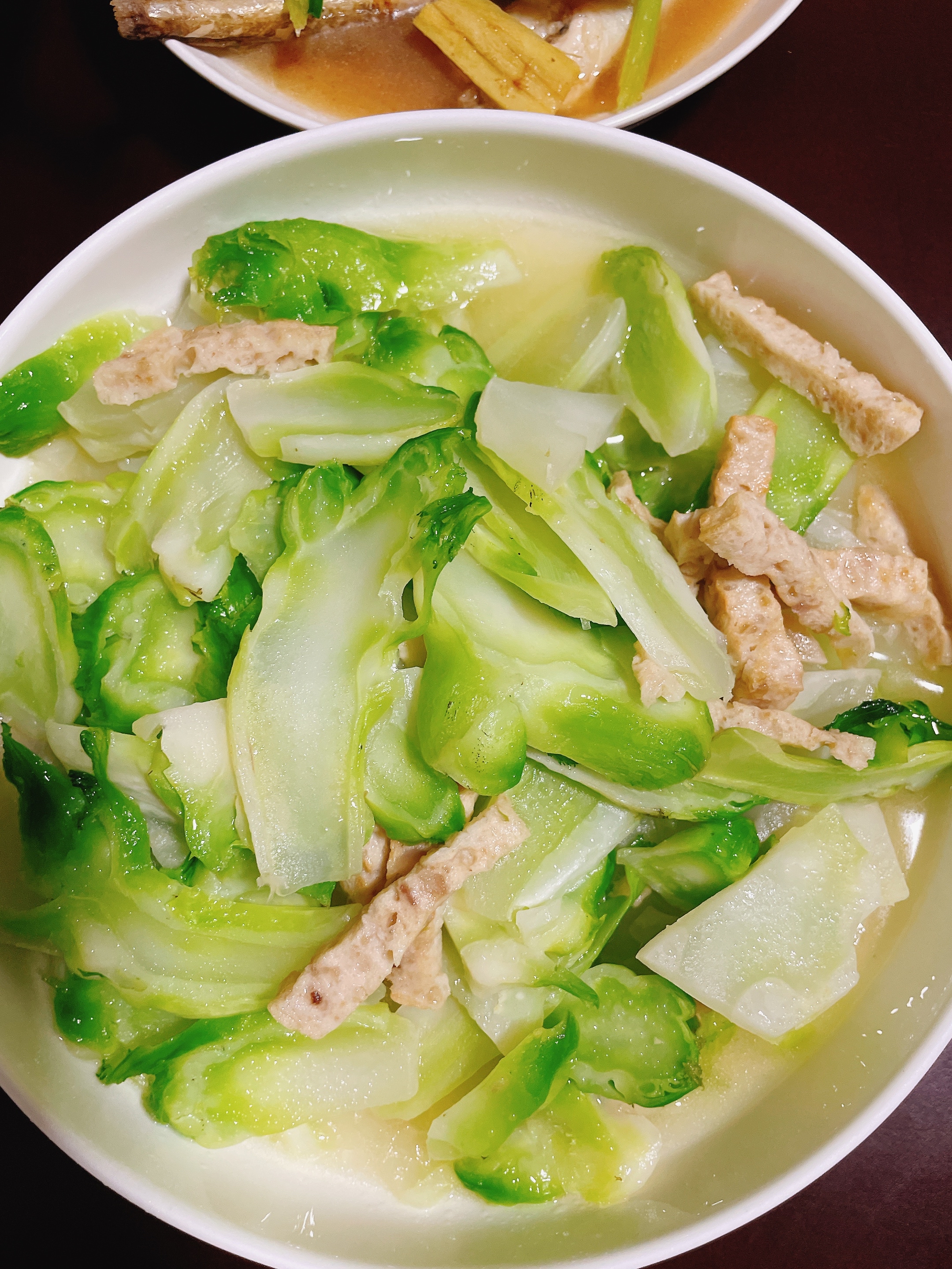 潮汕家常菜 儿菜炒肉饼 半煎煮鸡腿鱼 茼蒿饺子汤 酸菜黄豆焖排骨