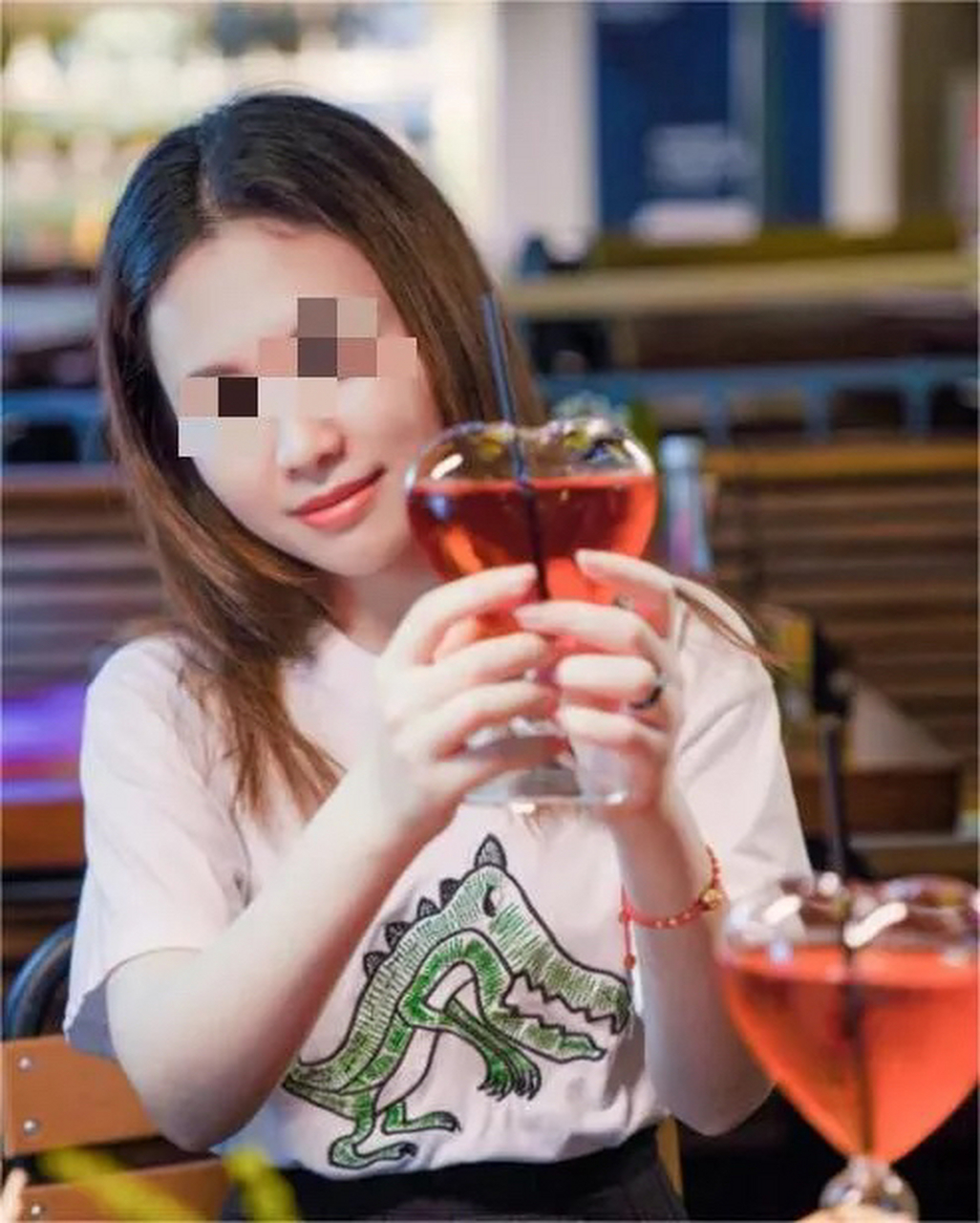 45岁的刘某愿以每月2万元的价格包养18岁的女大学生林某,林某欣然同意