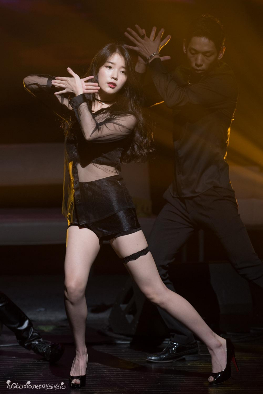 养眼美女# #性感美腿# 李知恩 性感身材合集