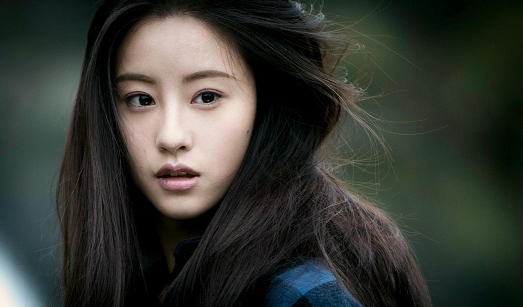 秦俊杰毛晓慧恋情大曝光 近日有网友拍到,杨紫前男友和毛晓慧两人前后