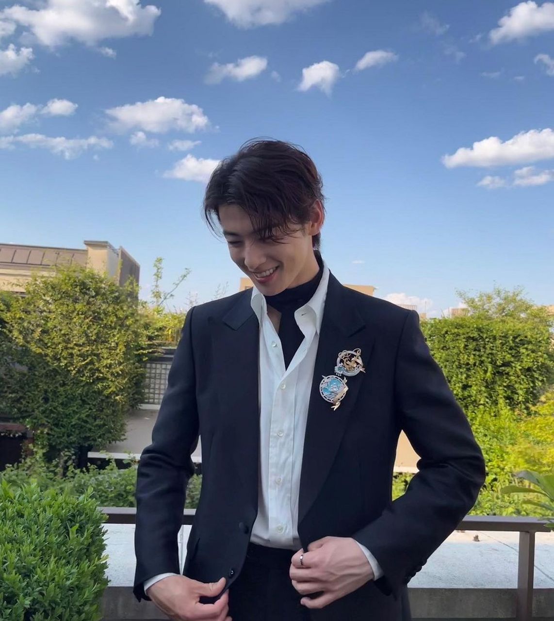 这个长发有点狂野的感觉. #时尚穿搭# #明星动态# #车银优