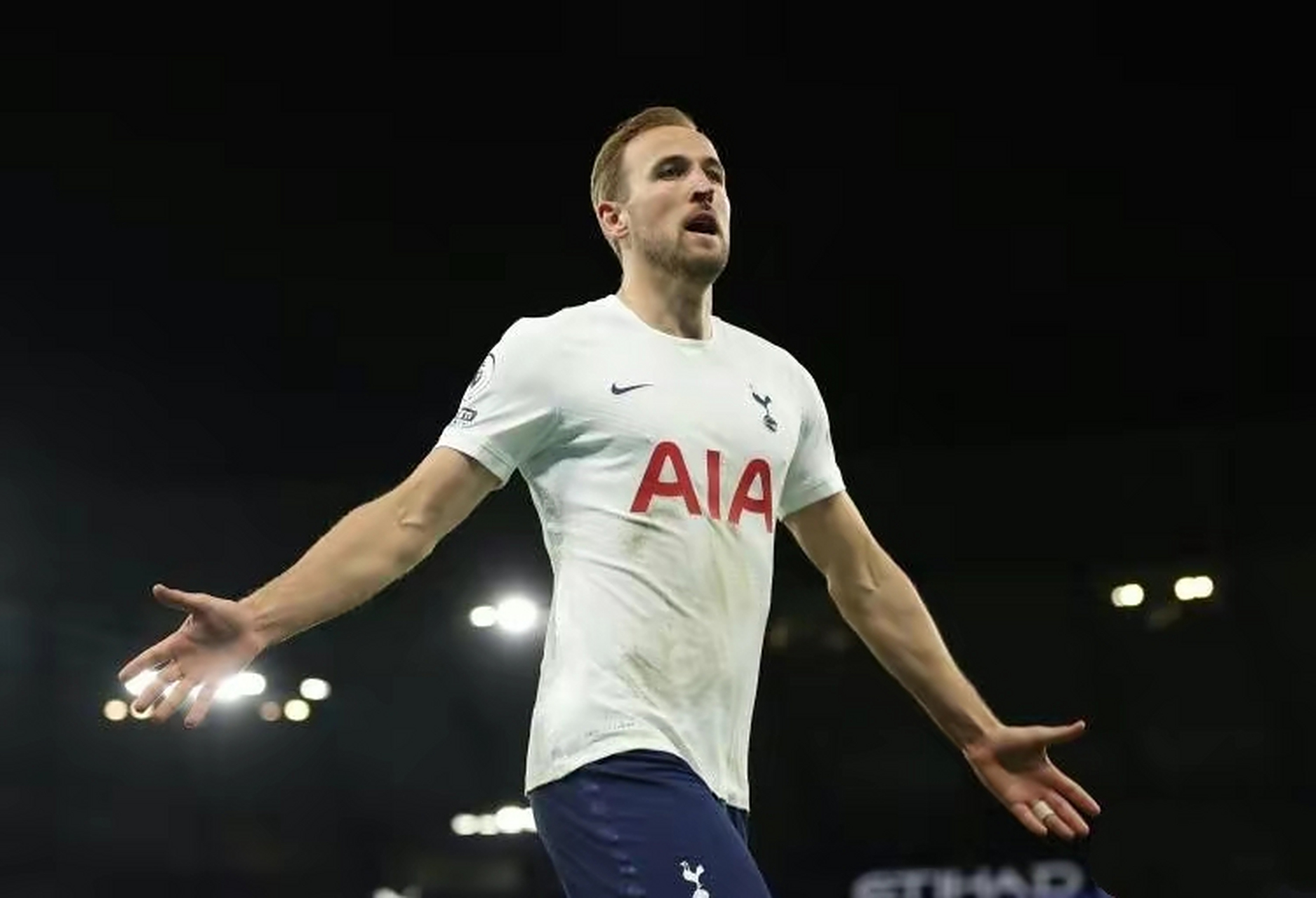 哈利凯恩转会德甲冠军球队拜仁慕尼黑,转会费达到惊人的1.2亿欧元!