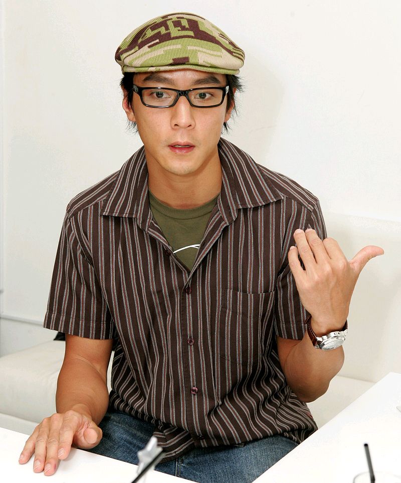 简直不可思议!吴彦祖进店配眼镜,老板娘竟然手足无措