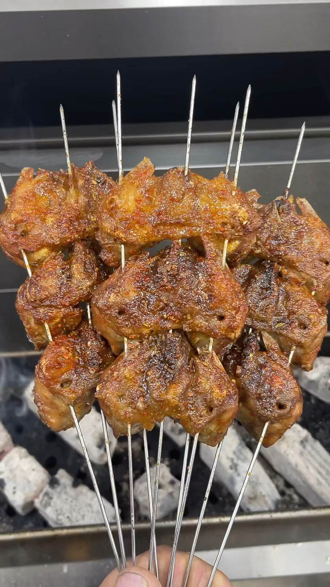 烧烤店的烤鸡头