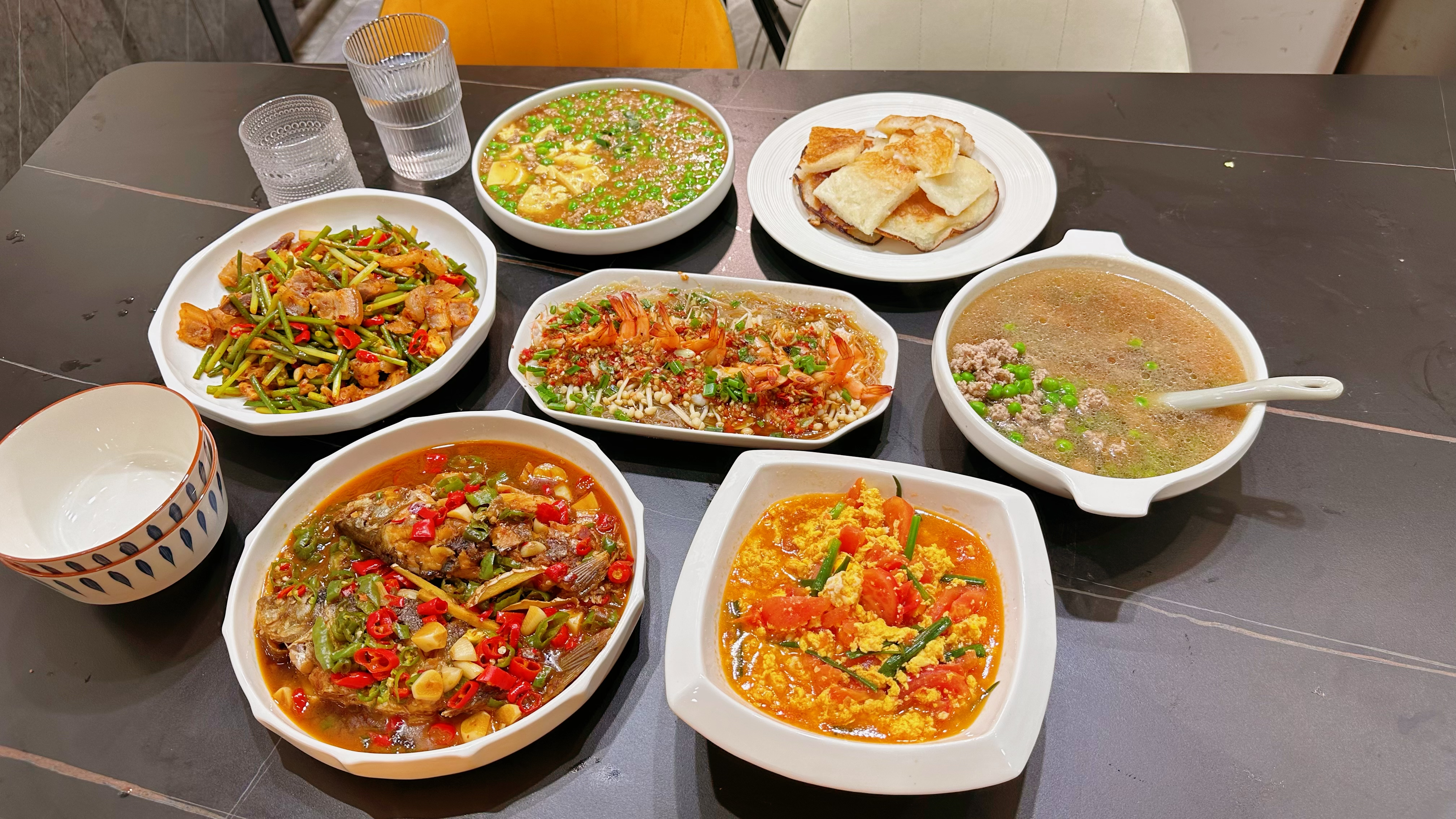 晒晒我家的晚餐,2小时搞定五菜一汤,脆皮酒酿米糕原来这么好吃