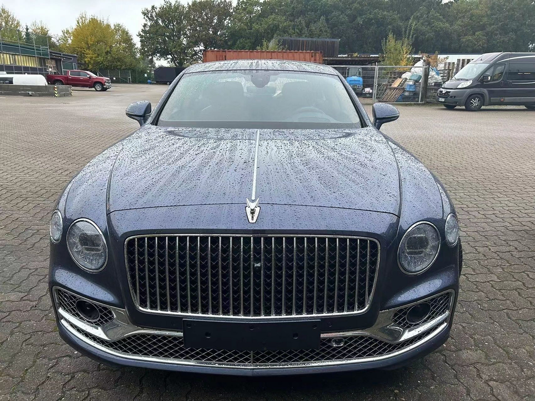 平行进口宾利飞驰4.0vv8流星蓝