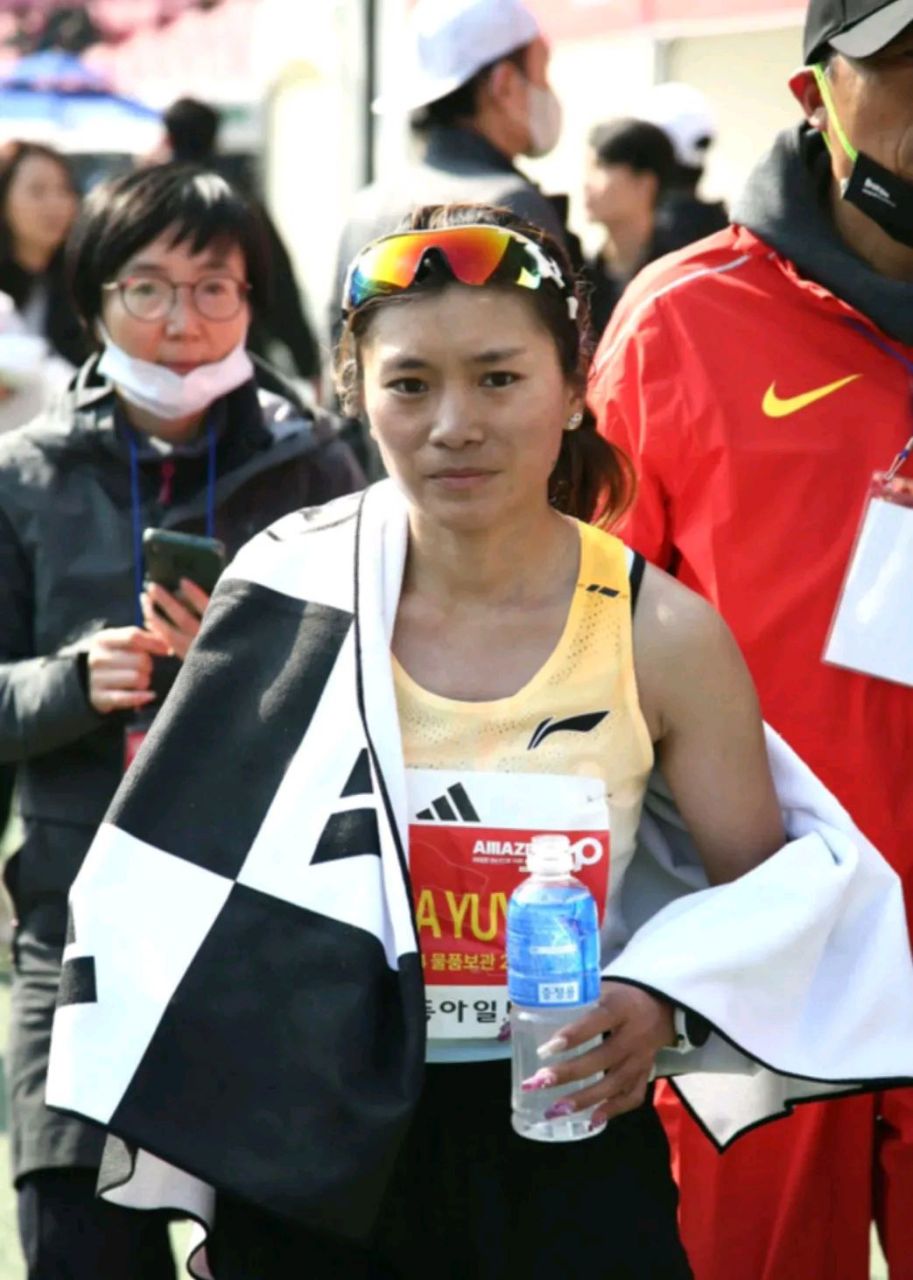 夏雨雨,一位来自贵州省毕节市的年轻女田径运动员,于1998年4月22日