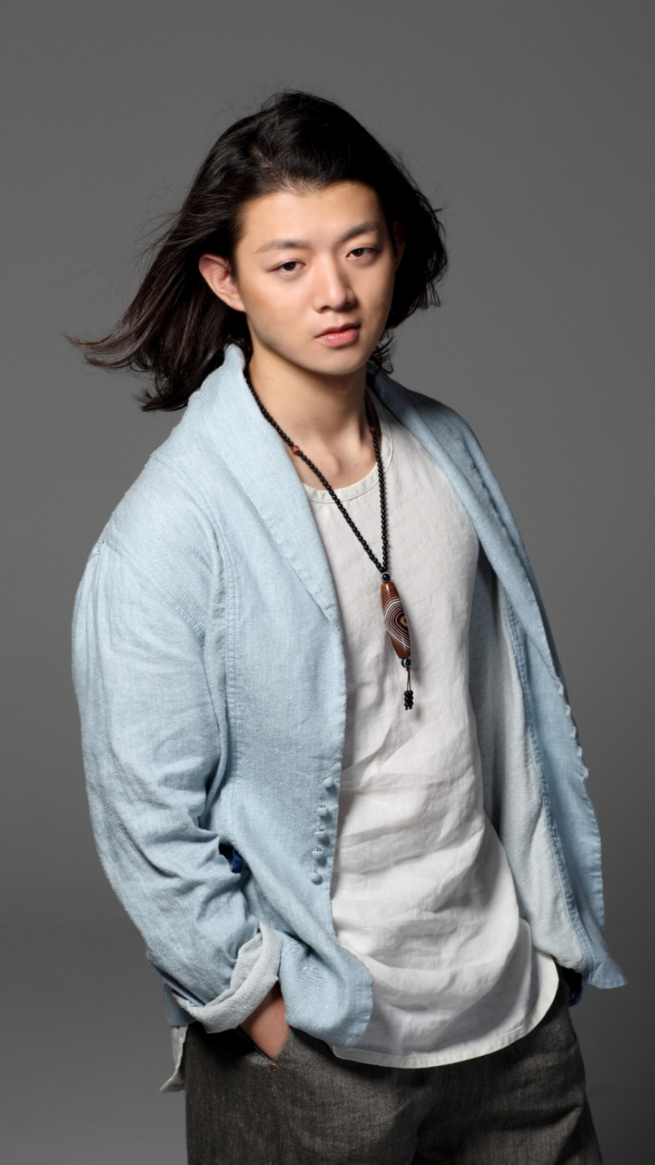 霍尊新恋情# 霍尊被狗子拍到和女友现身机场,还称时隔两年交了新庞蜒