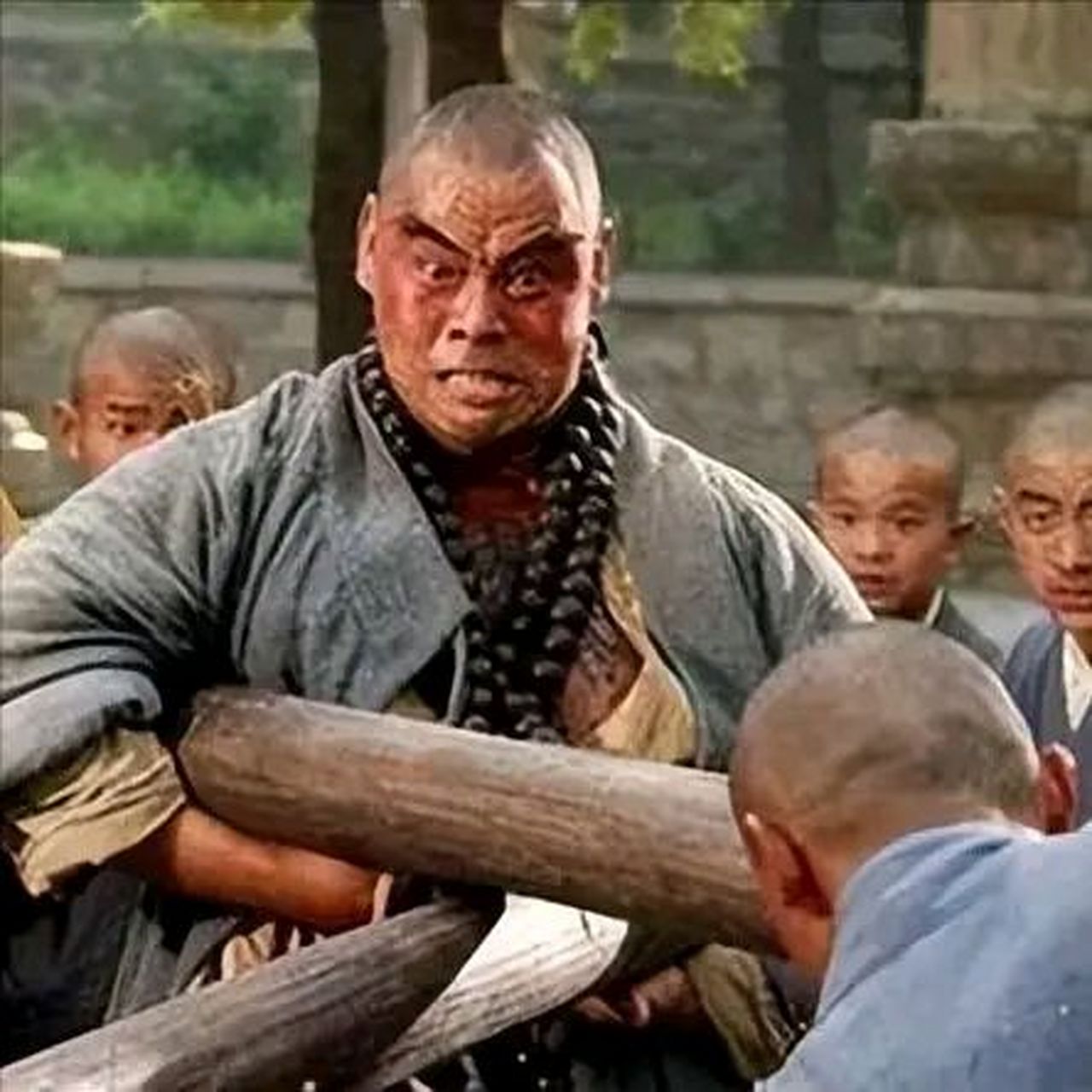 水浒传武术指导赵箭说,这个藏金生啊,拍戏真拼命,醉打山门的一场戏,拍