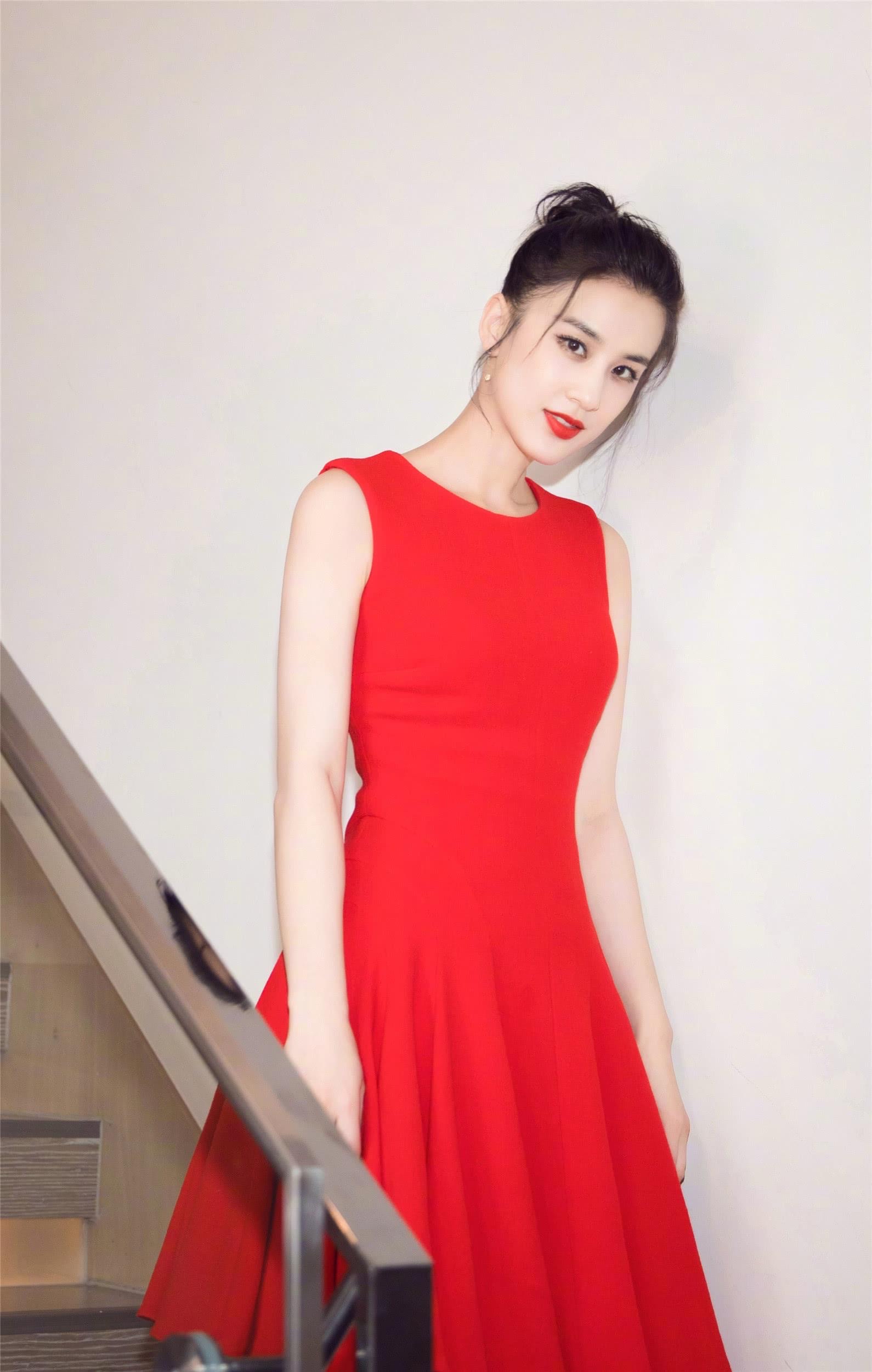 女明星黄圣依高清写真图集,气质出众,魅力四射