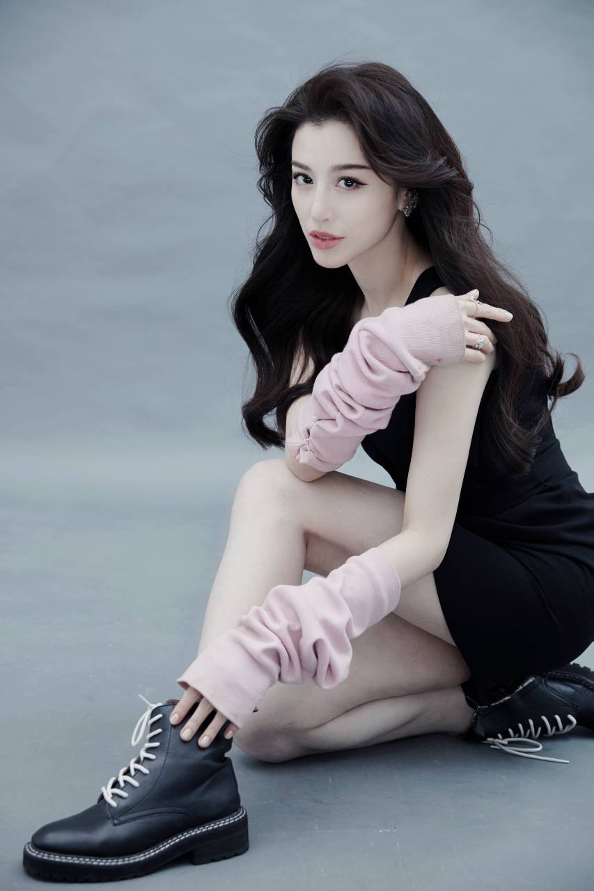 8月14日,刘翔前妻葛天突然火了,不是她二婚也不是她新剧争议,而是她