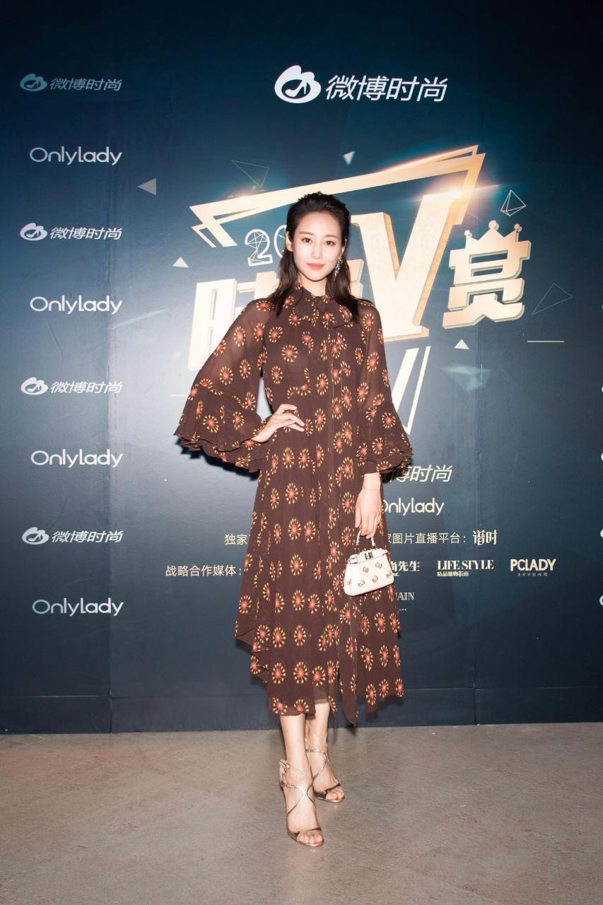 李纯  高跟凉鞋美足合集