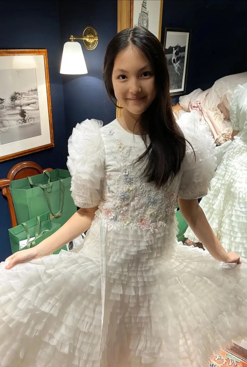 8 月 8 日,李湘再次晒出王诗龄照片!