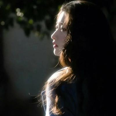 要想气场强大就记住以下几点: 1,越是优秀的人越得