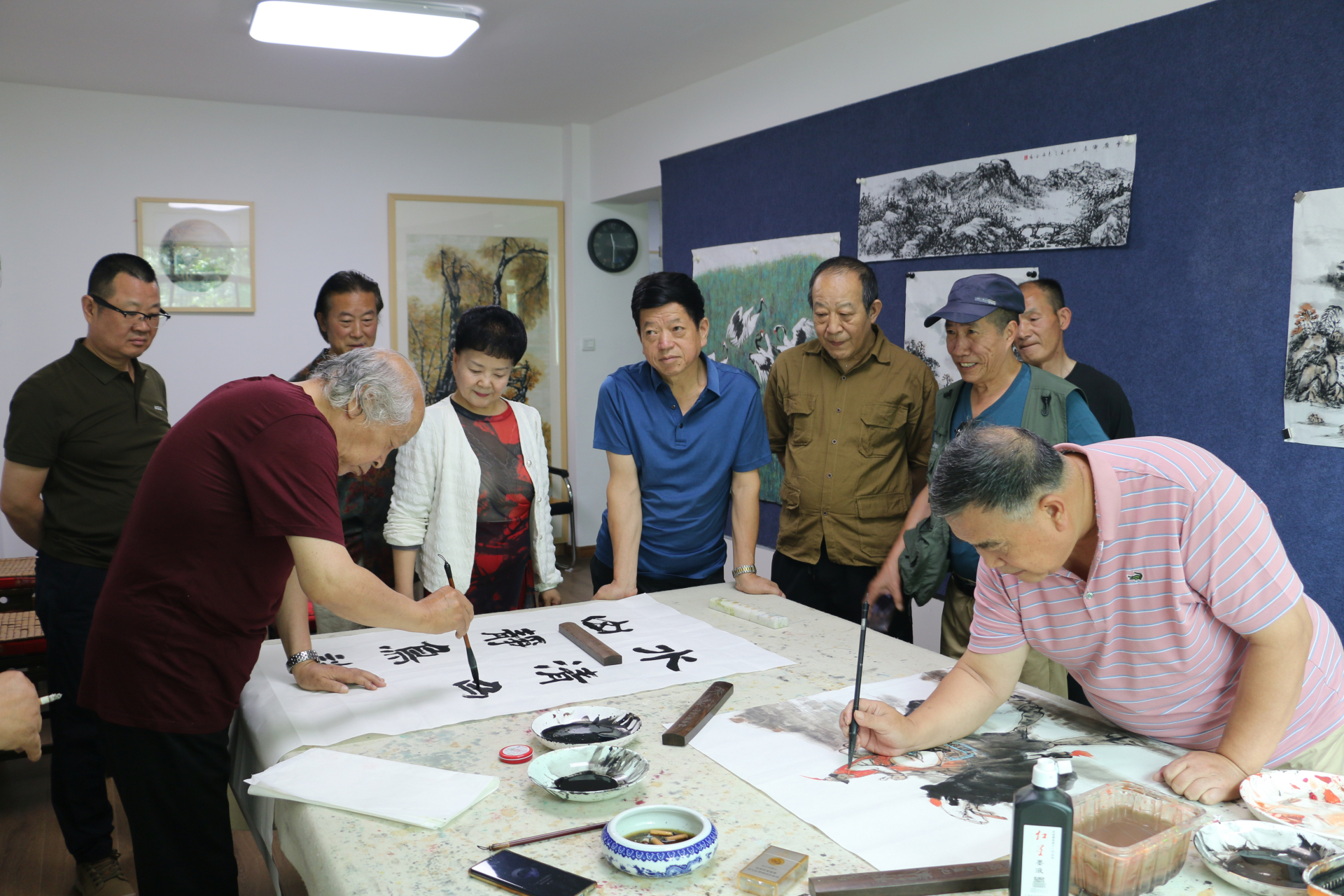 石溪—本名石志正,咸阳秦都人,现为西安市书协会员,中国书法家协会