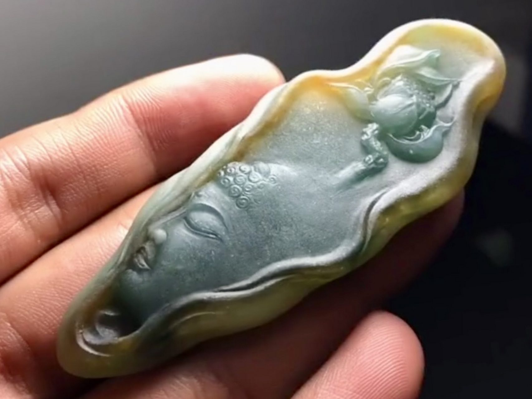 花开见佛主题玉雕,将禅意与美感完美结合,是珠宝爱好者们的珍藏首选.