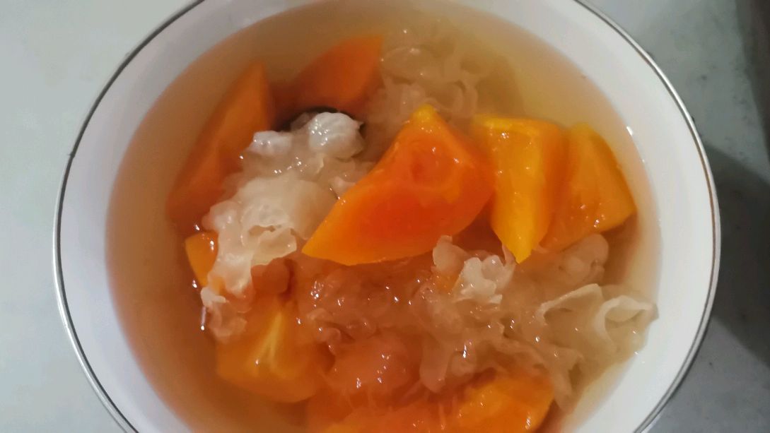 一道木瓜银耳汤,美容养颜又下奶,做法超级简单,月子餐必备食谱