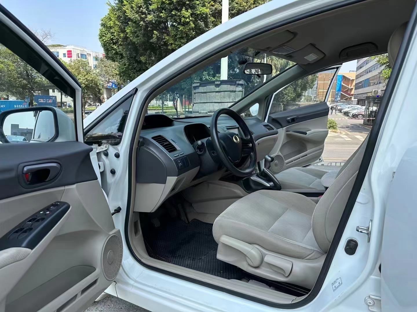 12年本田思铭,1.8l手动挡出2.68万,思域的同胞兄弟,12万公里