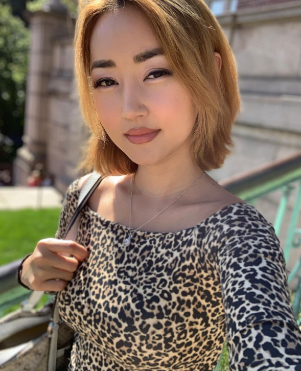 最美脱北者朴研美近况曝光!厚唇,僵硬五官认不出,网民:整容上瘾