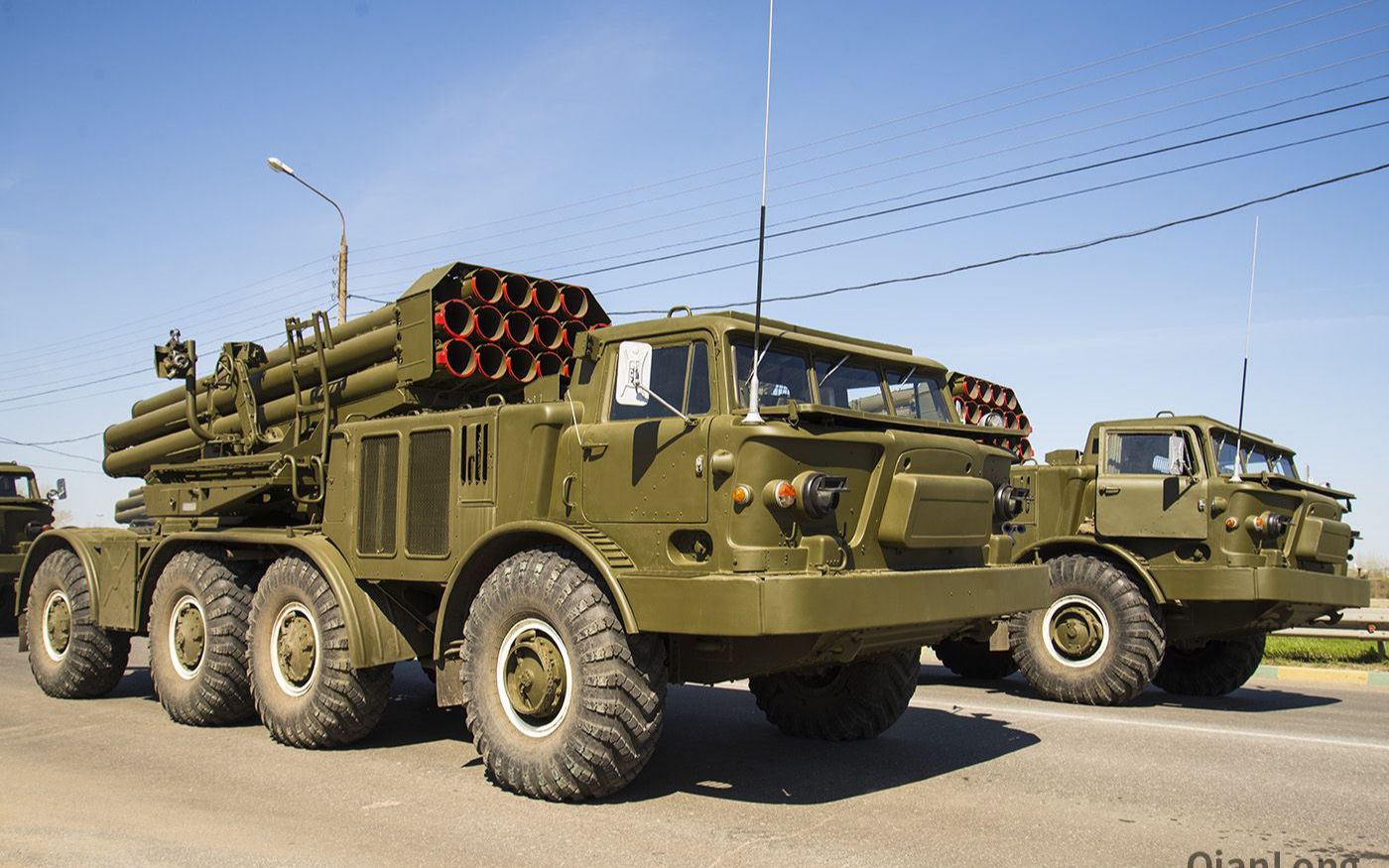 俄在乌东集结重装部队准备反攻