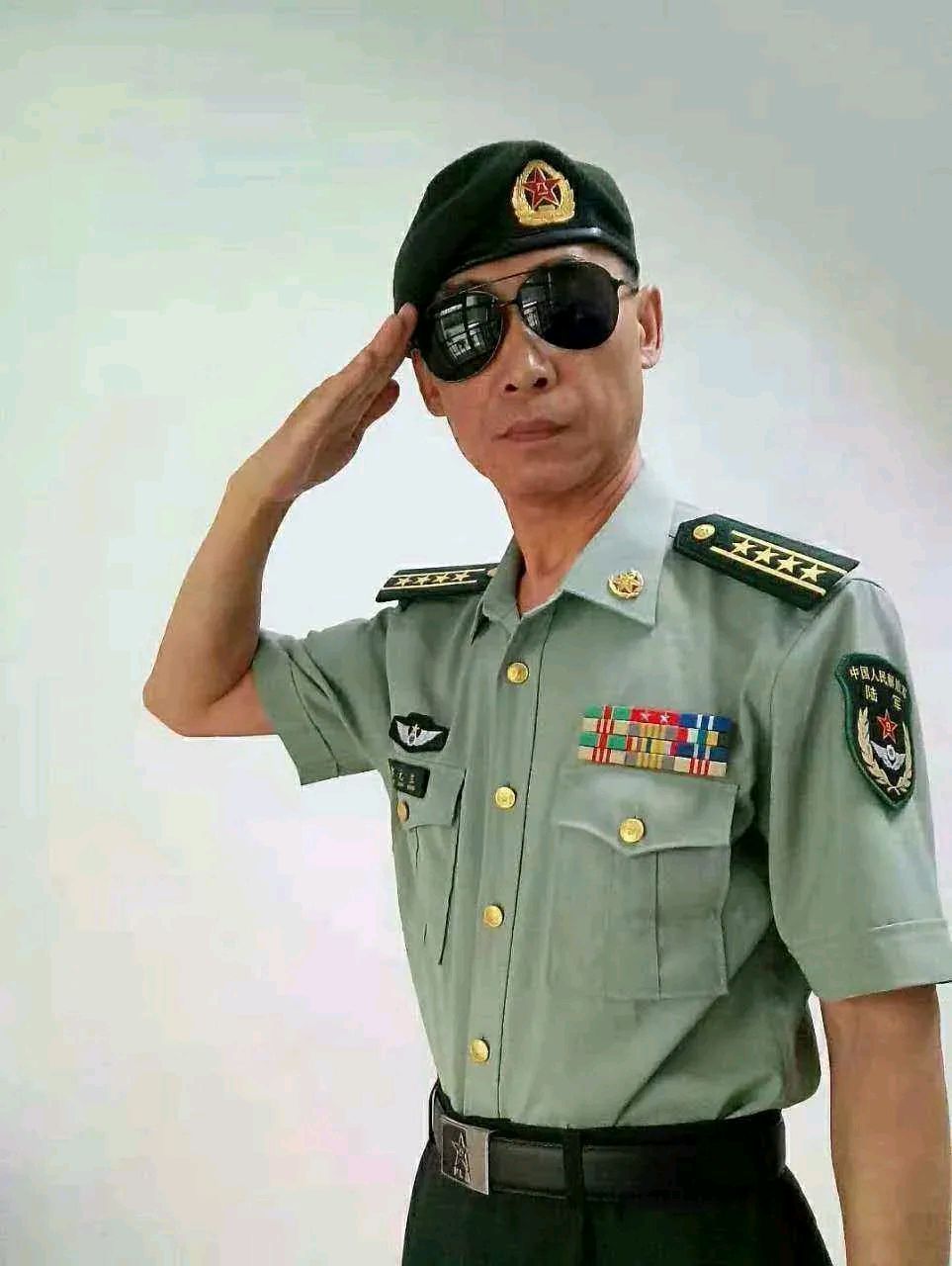 曾经以为我陆军的橄榄绿军服颜色太单调,跟不上时代!