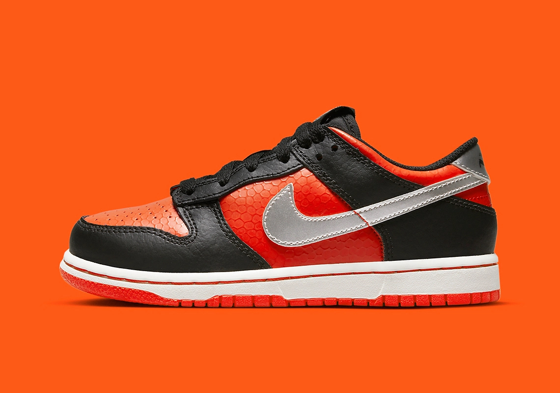 nike dunk low martian采用大胆的橙色元素