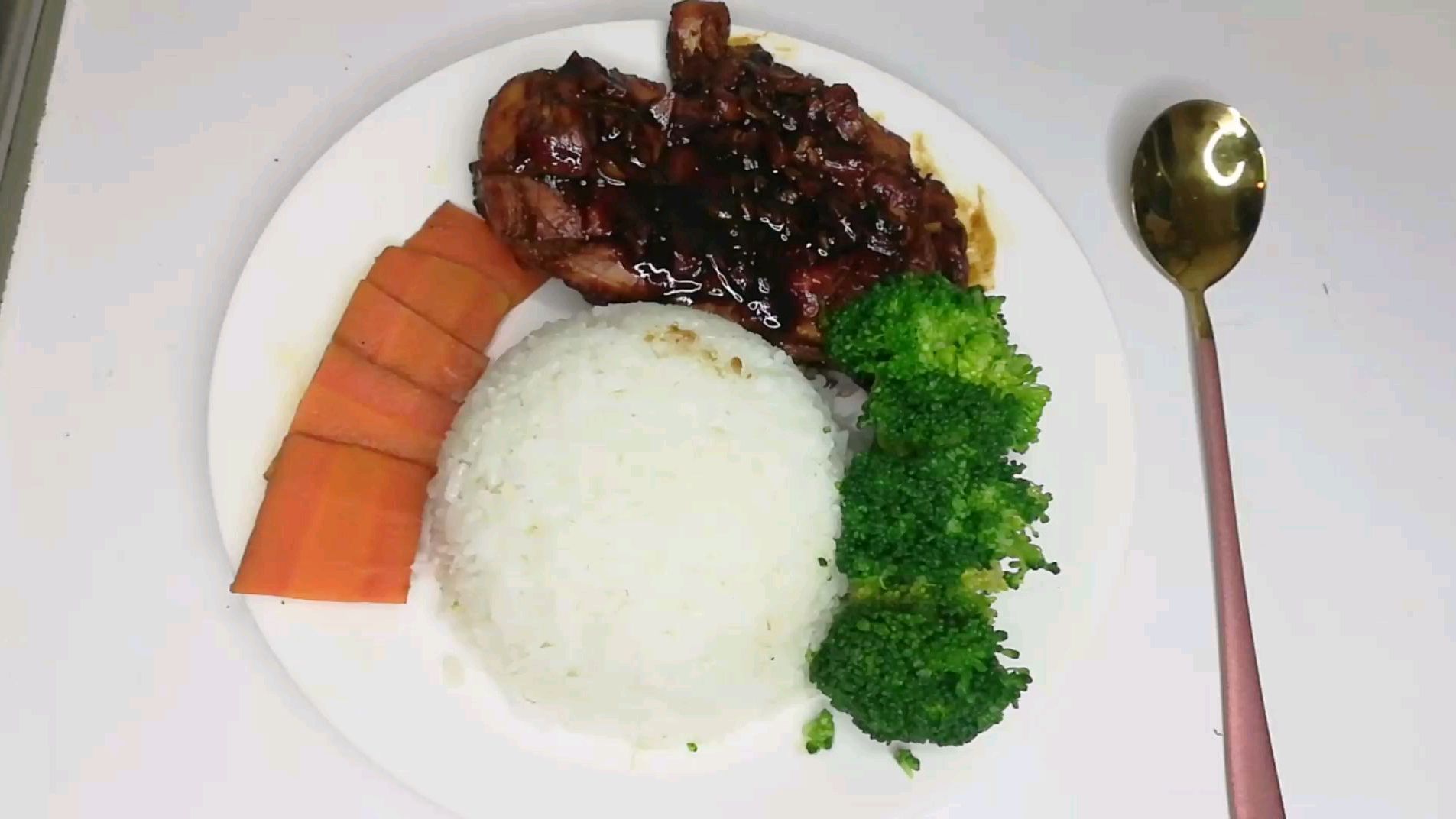 减脂餐:全网最好吃的蒜香黑胡椒鸡胸肉 做法简单 营养丰富