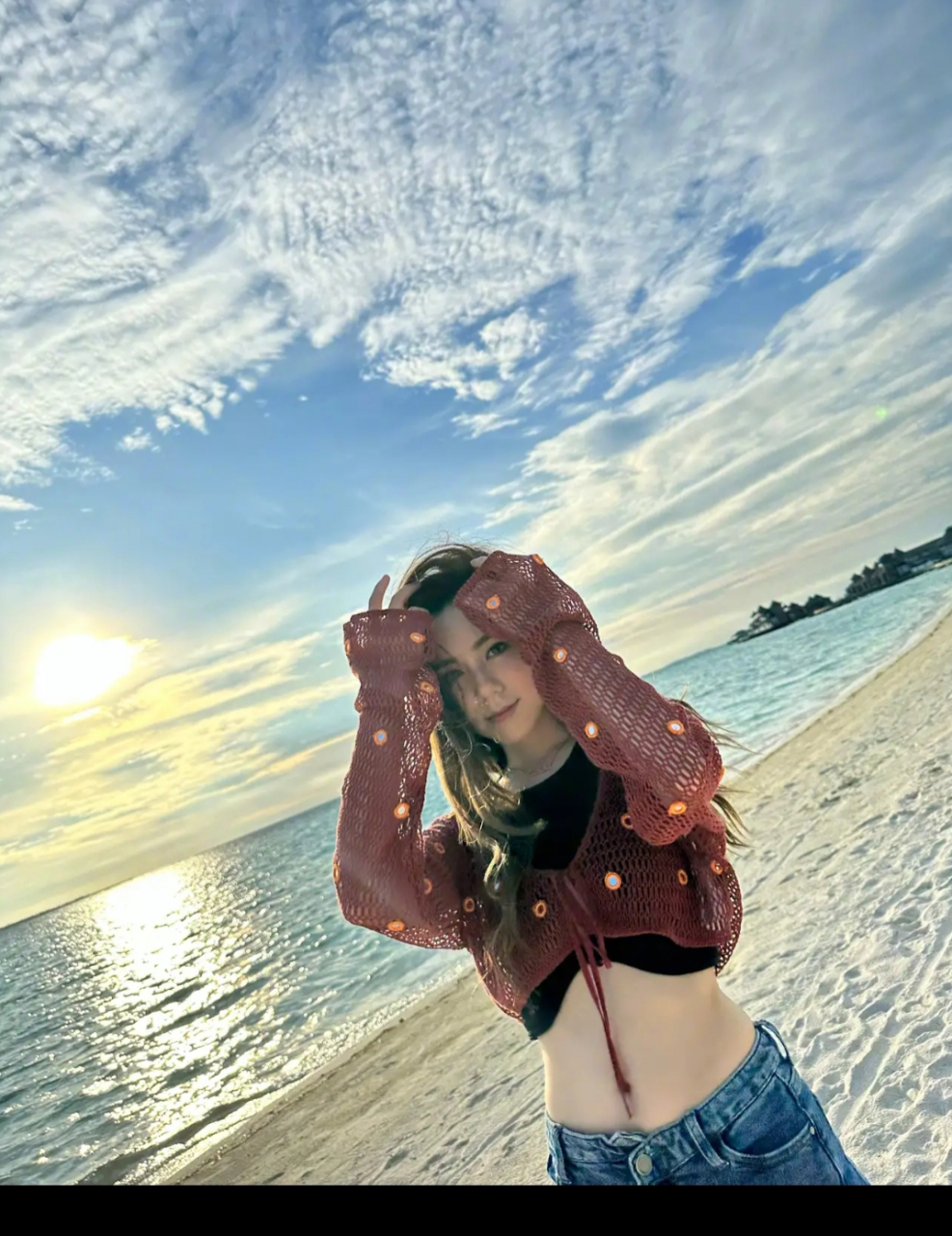 邓紫棋马尔代夫海边随拍#  5月17日,邓紫棋在微博上分享了马尔捶蝌