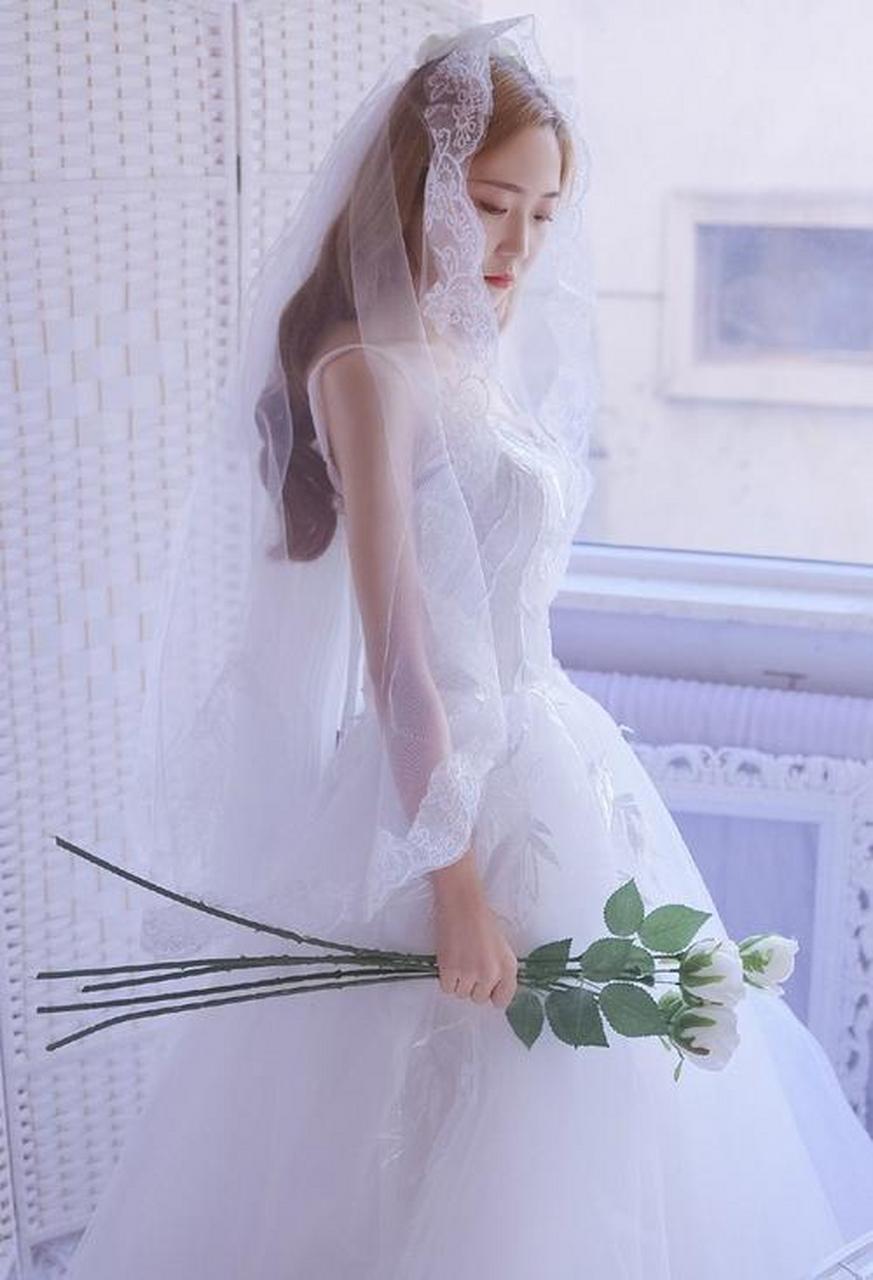 穿婚纱的女孩,"一生一世爱你"