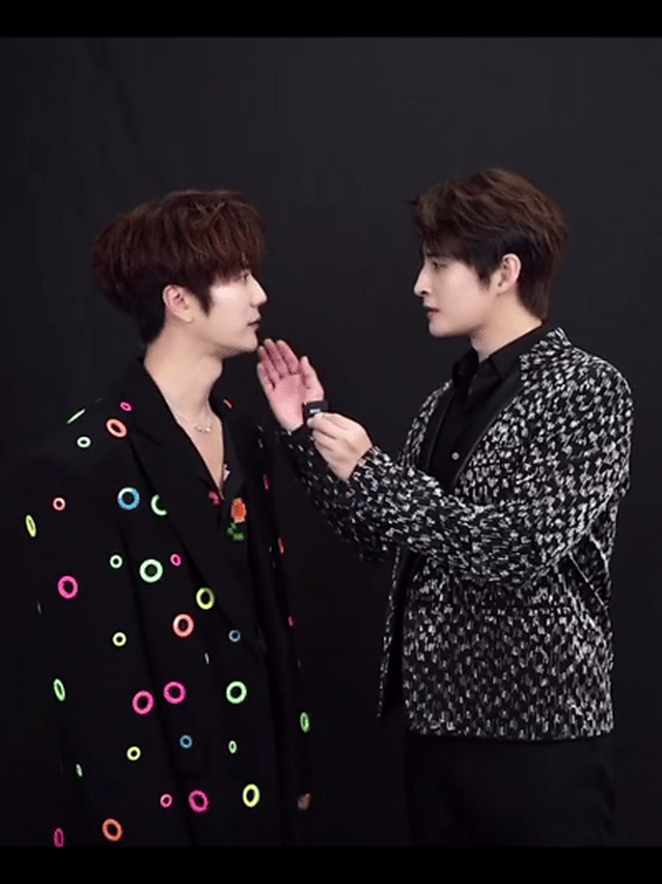 陆虎和张远,绝了[大笑][大笑] #搞笑# #剧好听的歌# #综艺