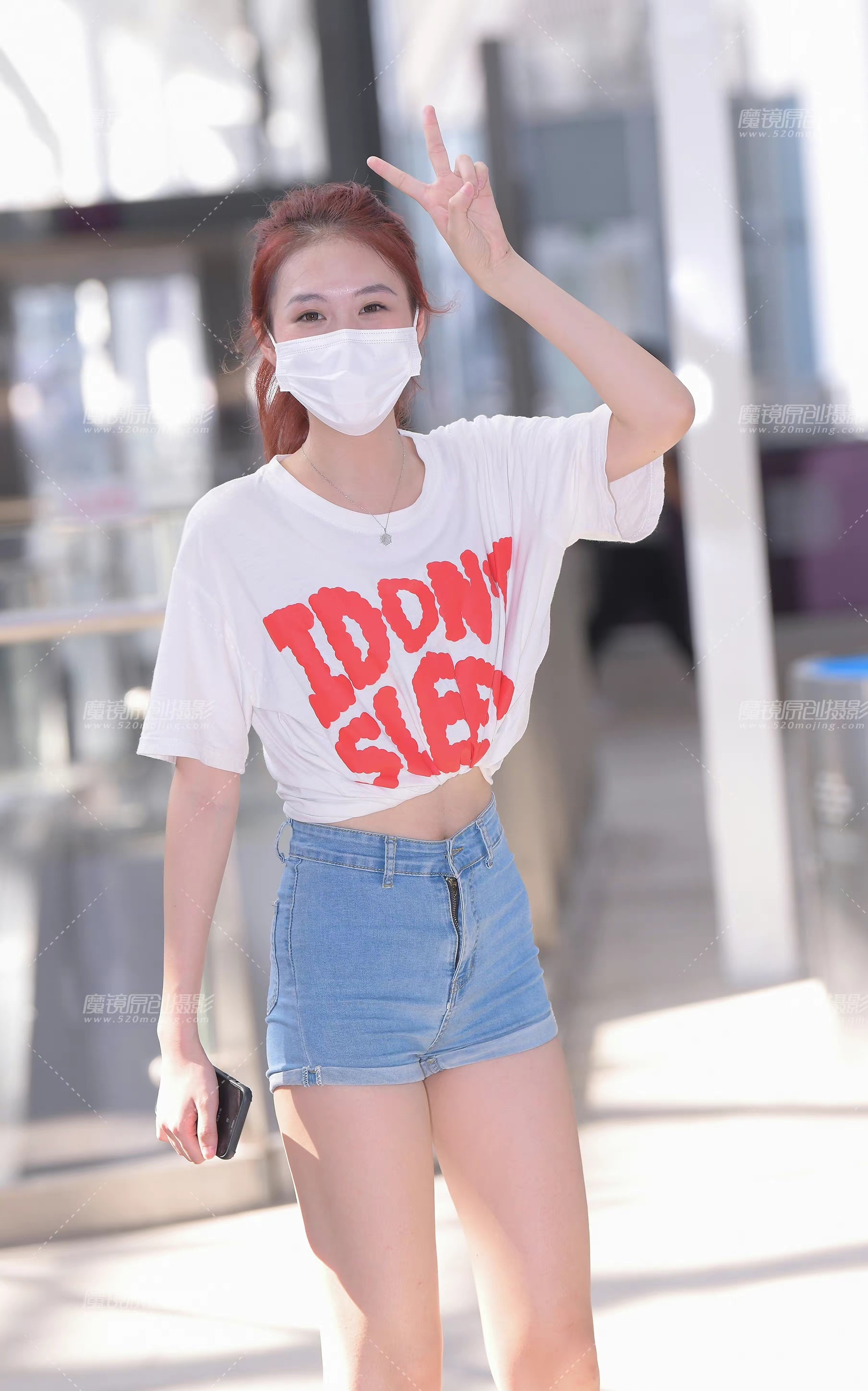 小姐姐的夏日清凉装,时尚的牛仔短裤