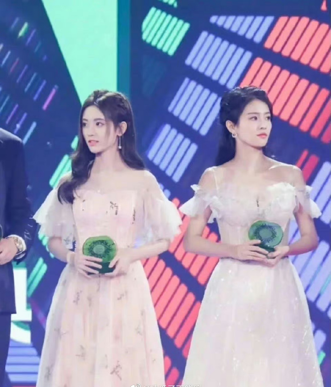 鞠婧祎和白鹿,相似造型,谁更漂亮呢?