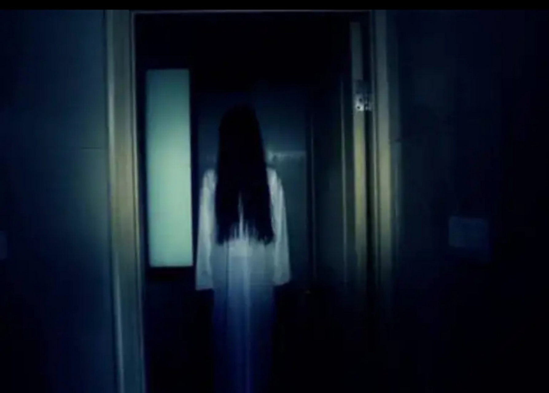 小兵家附近一个工地晚上经常闹鬼,听见女人的哭声