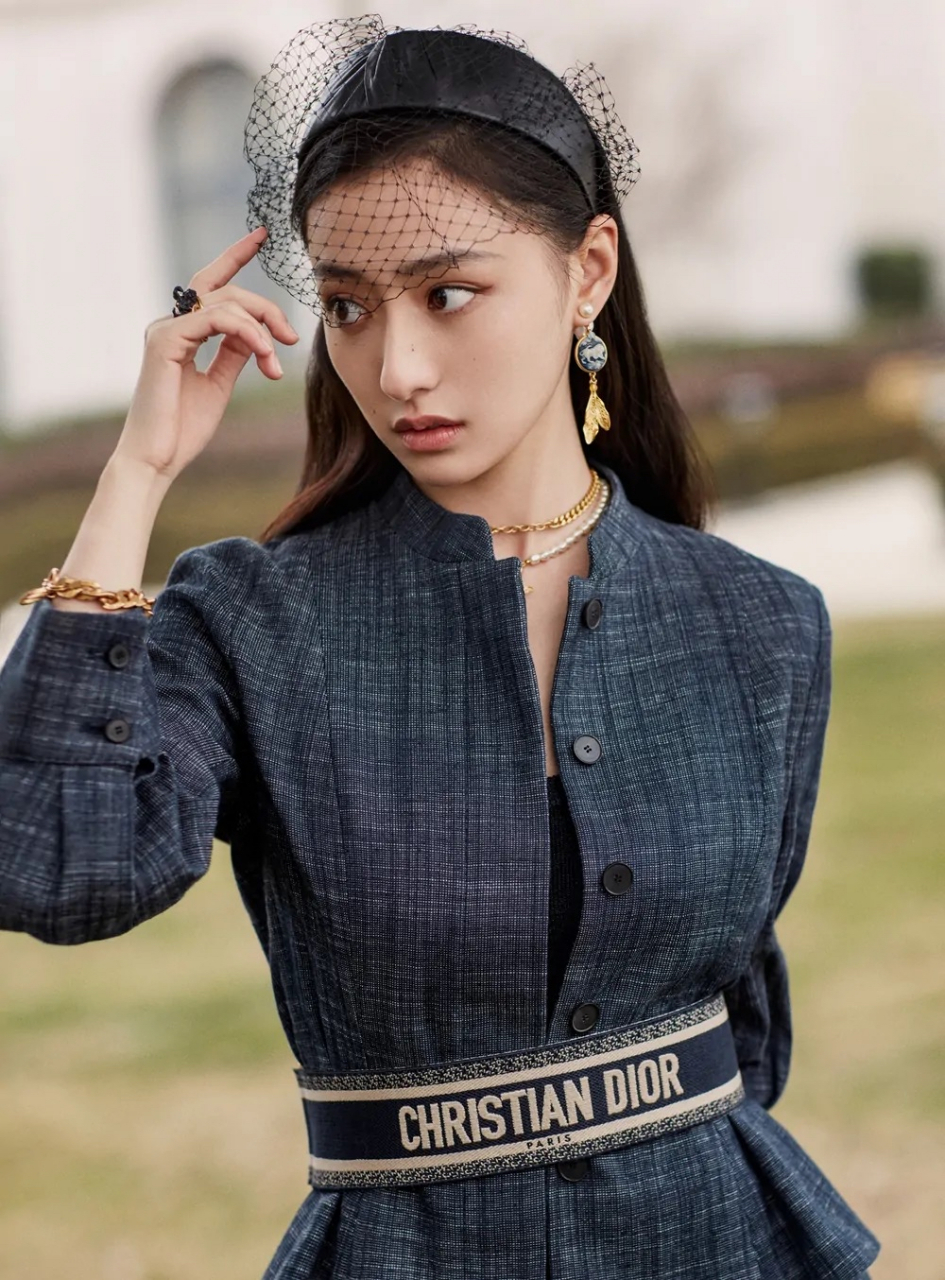 胡连馨,2000年9月4日出生于广东省深圳市,中国内地影视女演员,毕业于