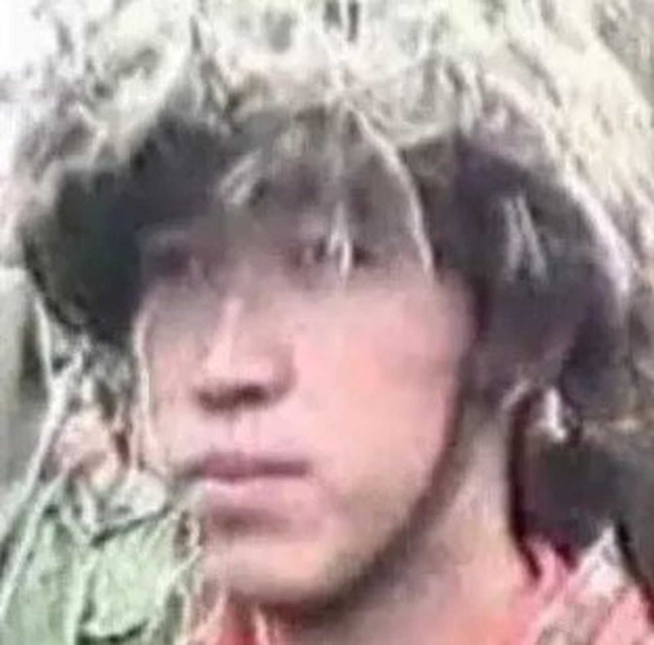 对越作战突击班长马玉革孤身一人背起五公斤炸药包炸毁越军指挥部  在