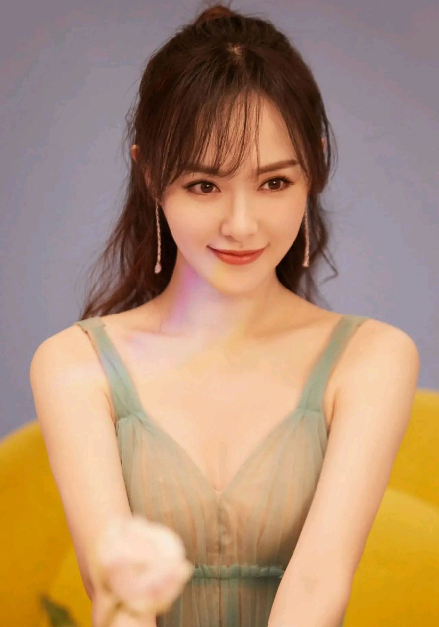 anglebaby 3.杨幂 4.柳岩 5.赵丽颖 6.陈妍希 7.唐嫣 8.刘诗诗 9.蒋欣