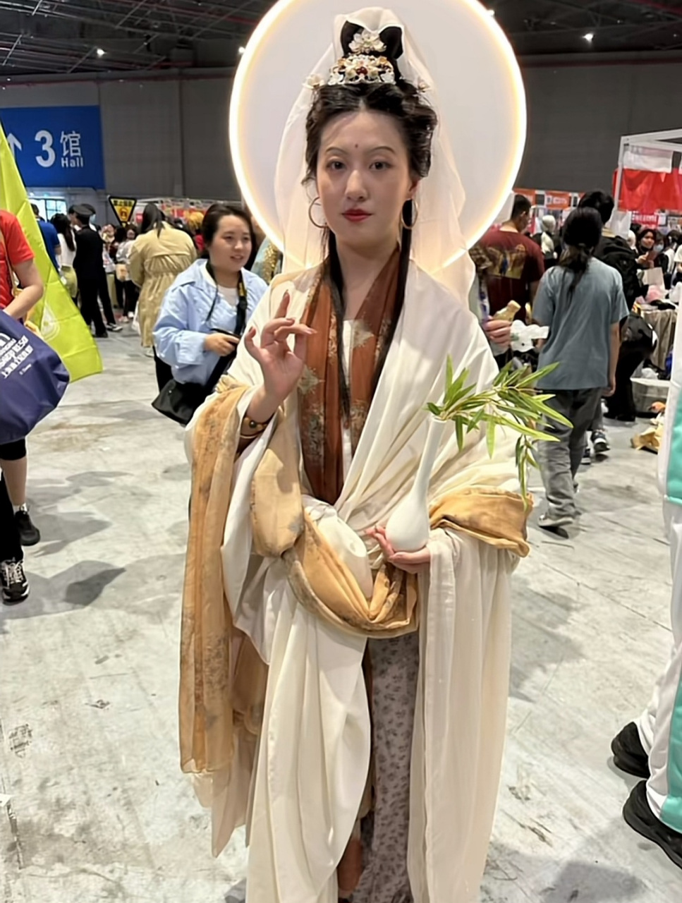 漫展现场cos观音菩萨,你看到会跪拜吗?