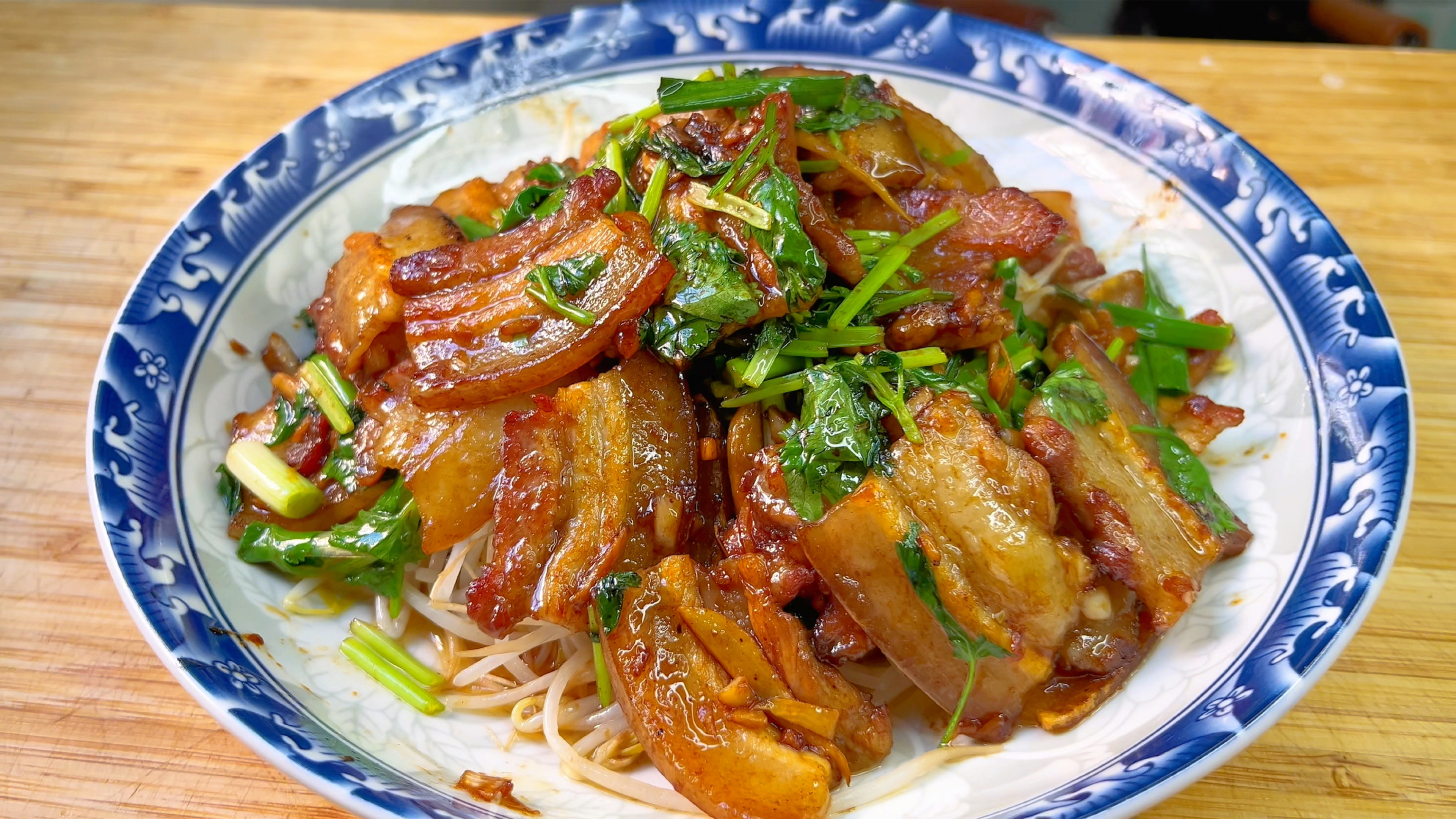 这是五花肉最简单美味做法：酱油炒五花肉，好吃下饭