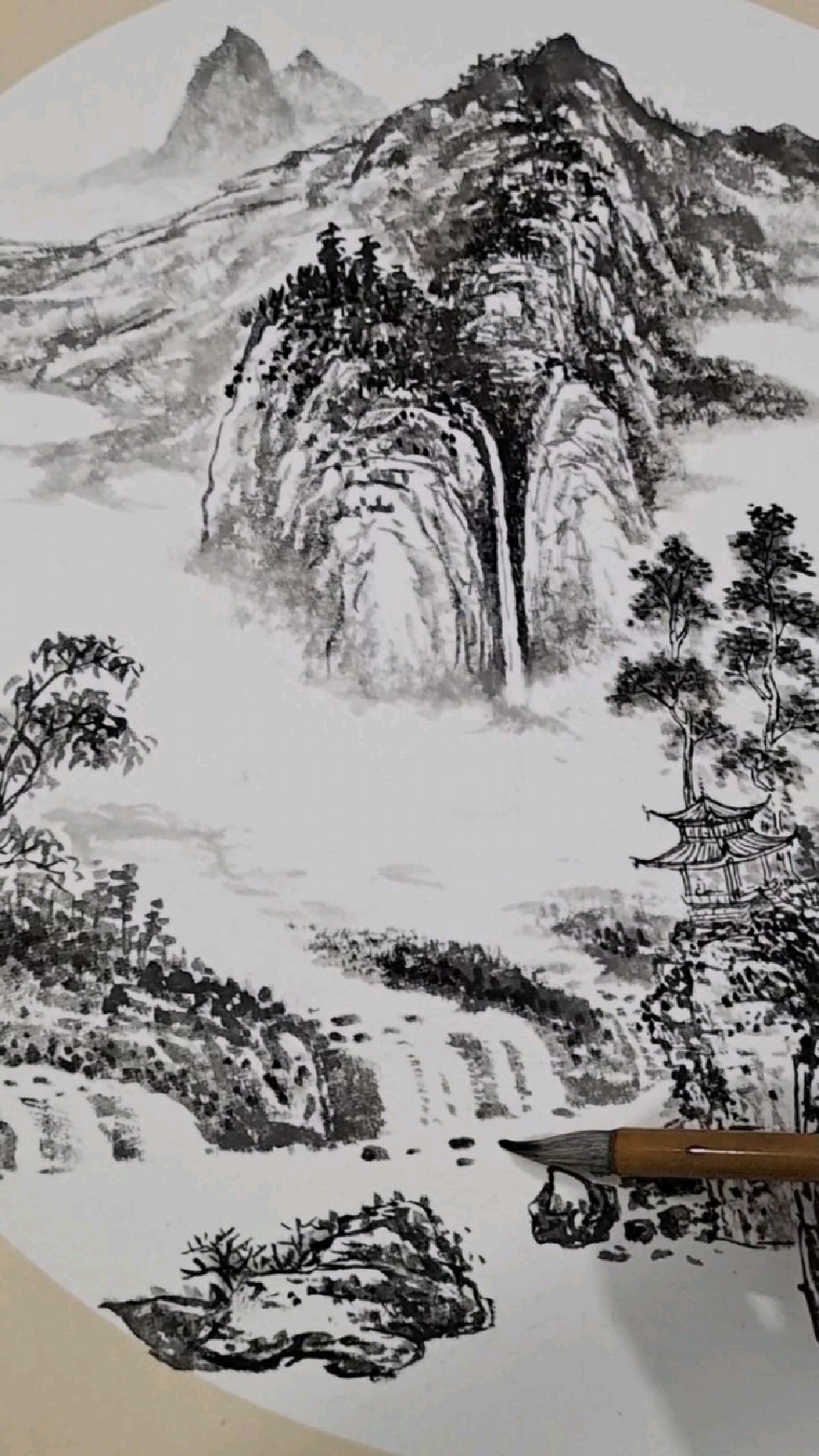 清晨小趣,完成一幅写意山水画《流云》墨稿,画画的时候总是忘记时间.