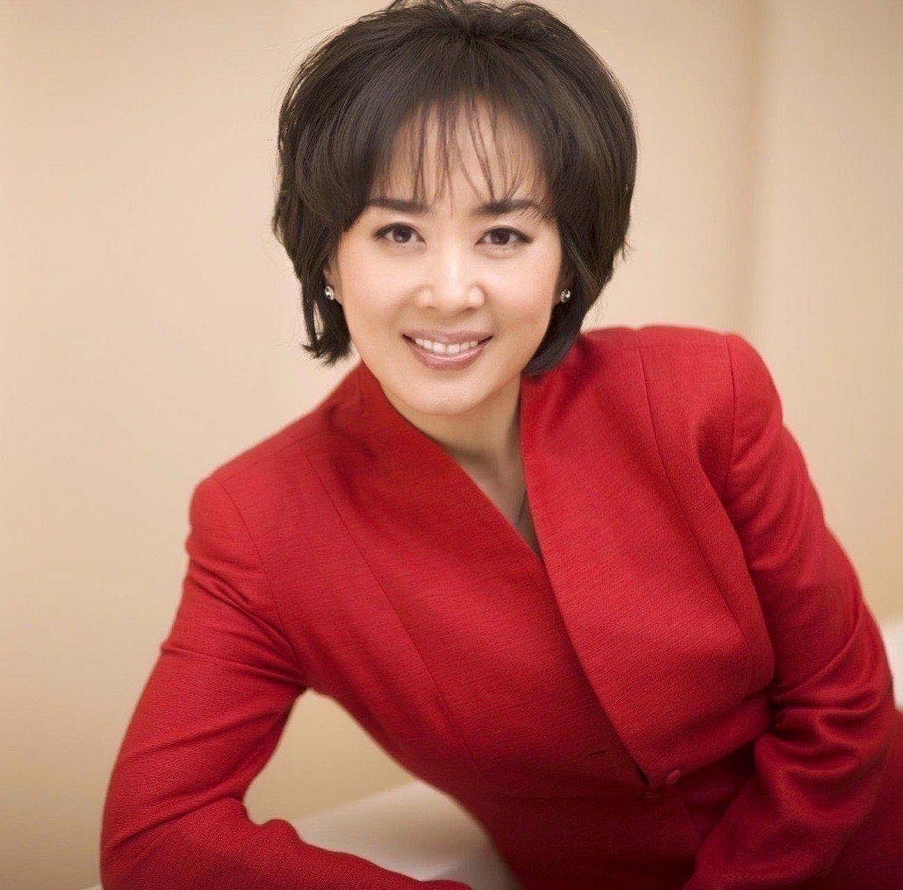 王树彤,卓越网前ceo,敦煌网创始人,有着让人过目不忘的美丽.