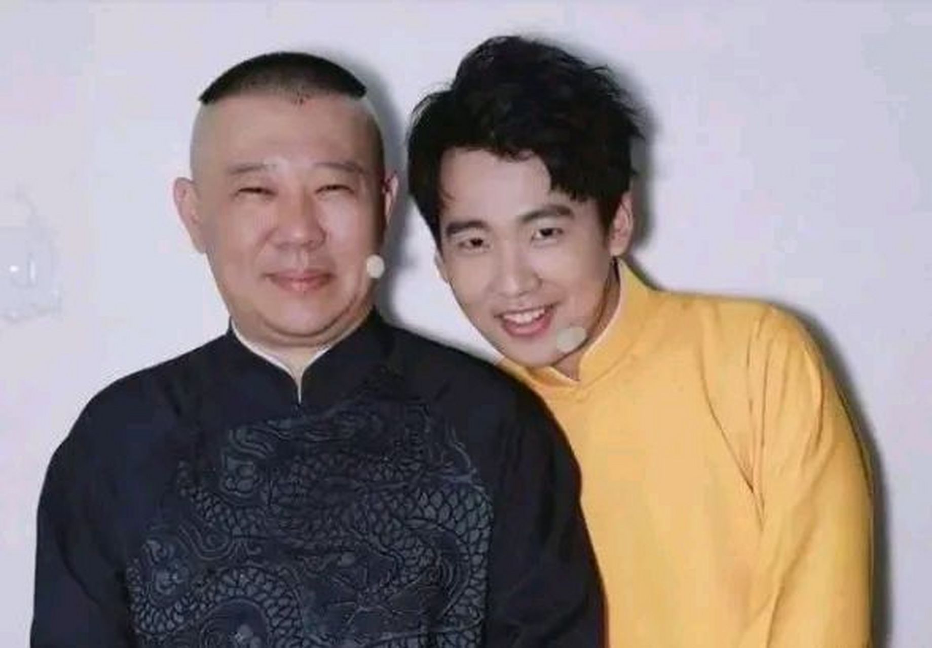 郭麒麟凭借自己的努力成名后,给远在日本的母亲胡中惠icon打电话:"妈