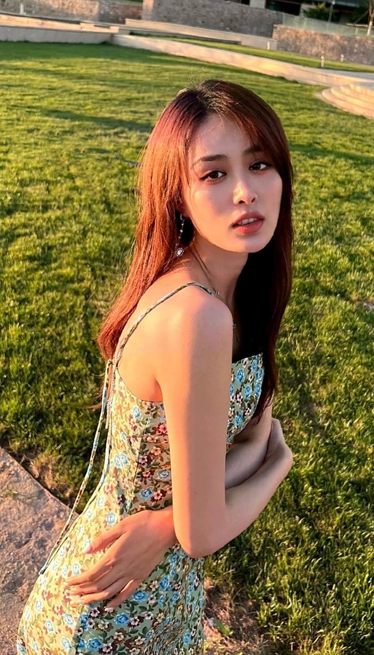 时尚美女胡龄萌