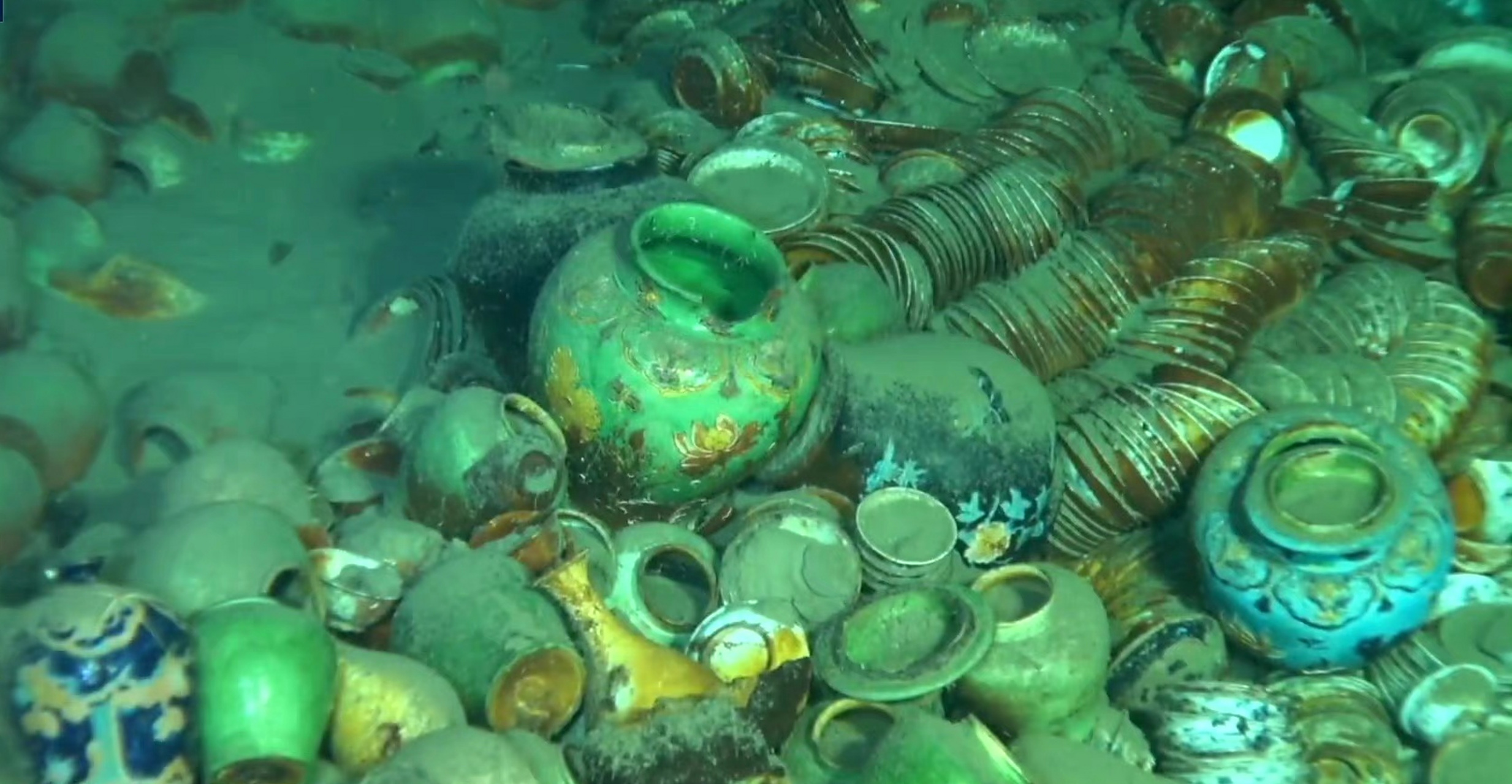 南海发现两处古代沉船,推测为明代商船,一号沉船约有超10万件文件,属