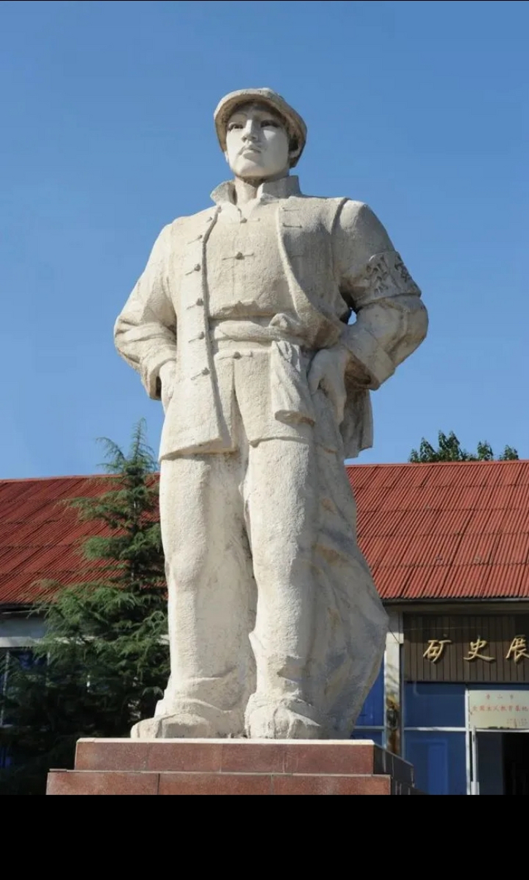 1938年5月,矿工节振国为了救出被捕的哥哥,不顾众人劝拦阻冲回了家里