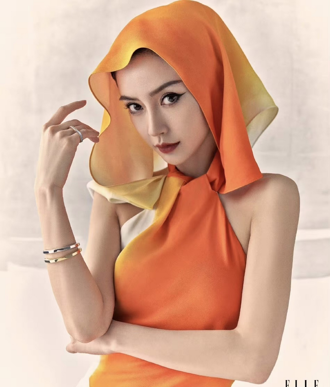 杨颖封面杂志写真,身着长裙美杜莎造尽显沉静优雅 676767.