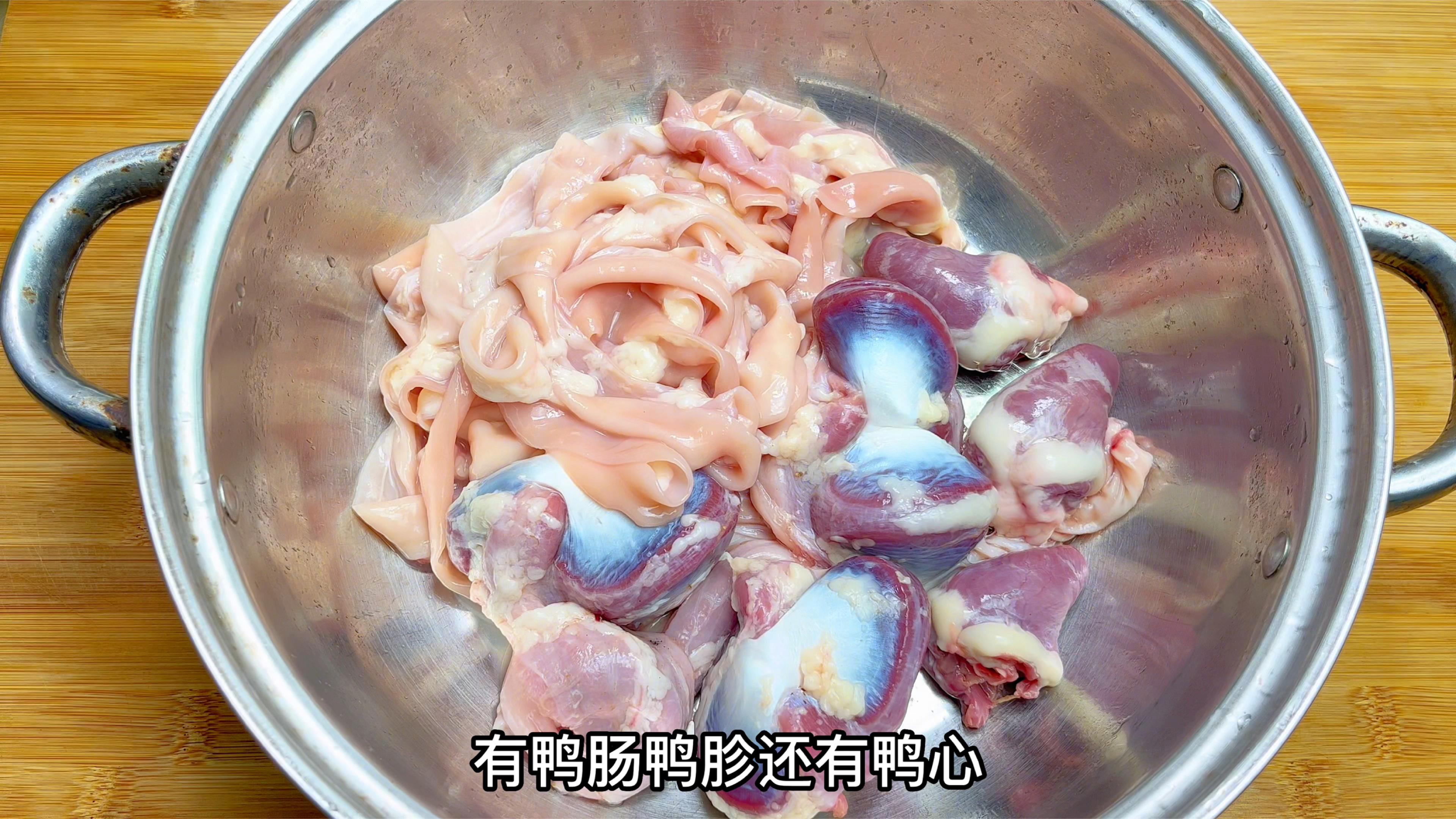 鸭内脏不要再炒了，今天分享白切鸭杂，没有任何腥味，脆嫩爽口