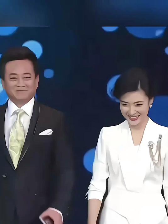 董卿 朱军周涛 每位都才华横溢气质出众,你更喜欢谁主持的节目?