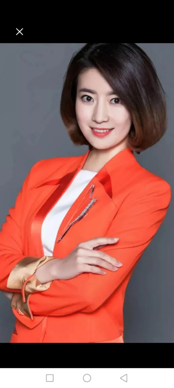 今天早上看央视四台今日环球节目,,一位美丽的主持人映入眼帘,她是从