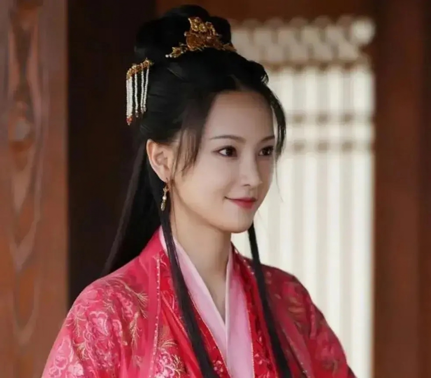 更可悲的是,篌并不爱她,只是因为她长得像涂山璟